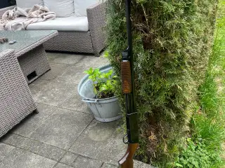 Pumpgun Ithaca 37 Featherlight