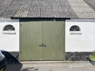 150m2 lager eller værksted udlejes!