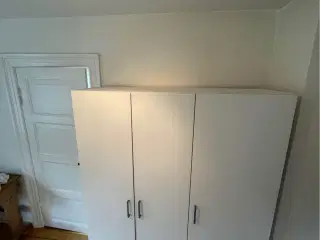 Dombås garderobeskab fra IKEA