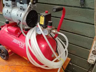  FLOT KOMPRESSOR MED LANG SLANGE OG LUFTPISTOL