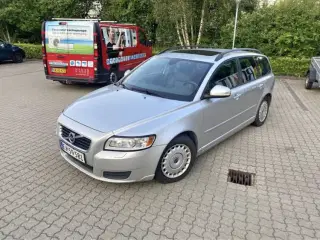 Volvo v50 D2 årg 2011
