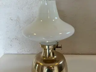 Pentronella olielampe