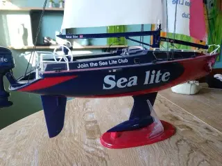 Sea Lite fjernstyret modelbåd.