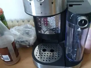 Jeg har en næsten ny kaffemaskine til salg