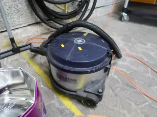 Støvsuger NILFISK VP930