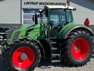 Fendt 828 Profi model.  Meget flot traktor med nye fordæk.