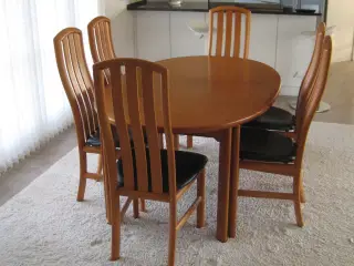Skovby Spisebord med 6 stole