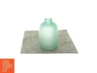 vase i grønt farvet glas (str. HØ 9x6 cm)