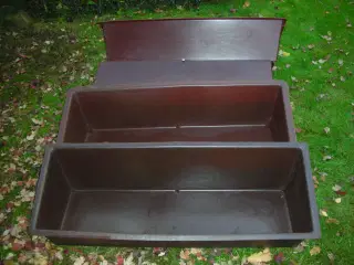 Foder/vandtrug/plantekasser.