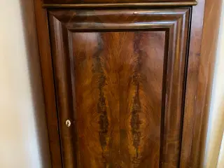 Antik mahogni hjørneskab