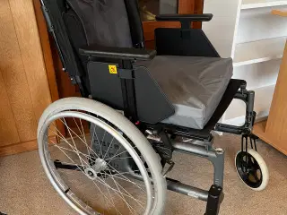 Kørestol med originale puder