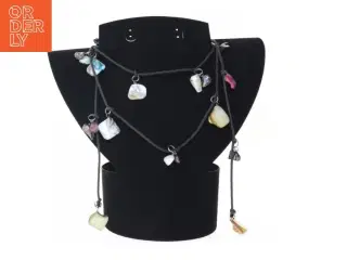 Halskæde med perler og sten (str. 135 cm)