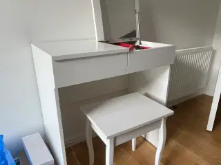 Ikea Brimnes Sminkebord med stol