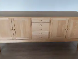 Skænk / dækketøjsskab, sæbebehandlet bøg