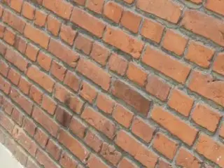 Søger gamle røde mursten