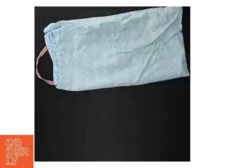 Lyseblåt tekstil med strop (str. 40 x 37 cm)