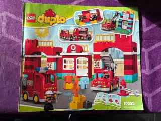 Duplo brandstation med 2 biler og 2 figurer