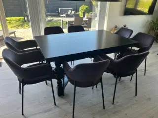 Antik sort spisebord med 2 tillægsplader