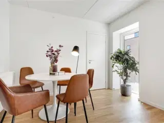 Stilfuld og rummelig 3 værelses lejlighed med altan, Ballerup, København