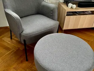 To grå stole + puf