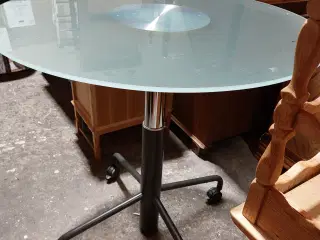 Rundt hæve/sænkebord  med hjul