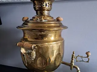 Russisk samovar med to kander til.