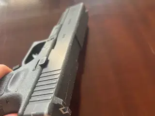 Glock 17 airsoft fuld metal (Gas blowback)