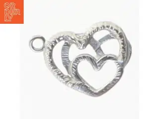 Sølvfarvet hjertevedhæng (str. 2x1,6 cm)