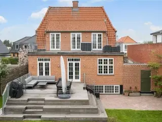 Eksklusiv villa med fantastisk beliggenhed, Charlottenlund, København