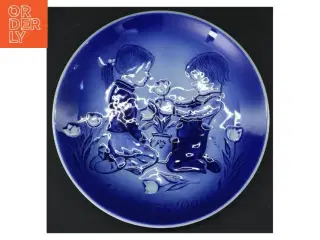 Blå og hvid porcelænsplatte, mors dag 1975