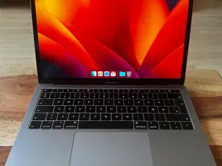 MacBook Air 2019 i fin stand. Orginal embalage med