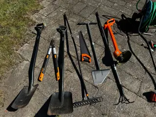 Haveredskaber, højtryksrenser, haveslange mm.