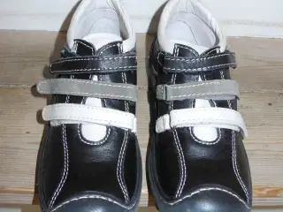 Helt nye sorte Bundgaard sko