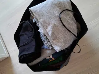 goodie pose med 40 stk tøj  Tøj for over 1000kr