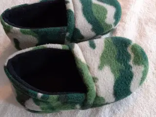 Hjemmesko, str. 32, grøn og beige farvet