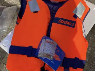 3 stk. veste tror ikke de har været brugt 