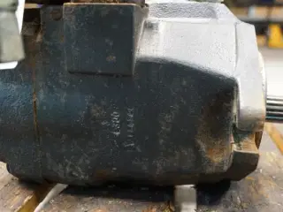 Case 8010 Hydraulikpumpe 87105987