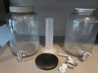 2 stk. dispensere med taphane