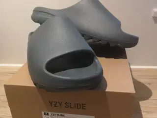 Adidas Yeezy sneakers, str. 44 2/3