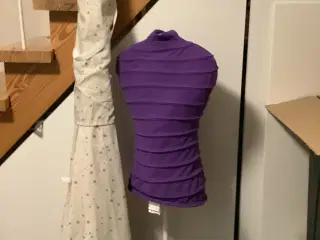 Inde telt med stokke til mindre barn