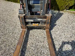 Nissan gas-truck 2,5 ton, højløft til 3,7 m