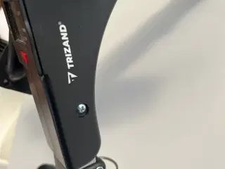 Siddende pedal trænings apparat.