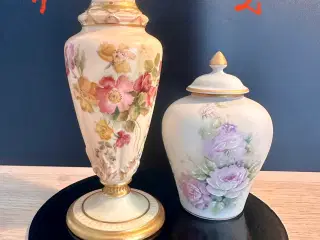 To antikke genstande af porcelæn