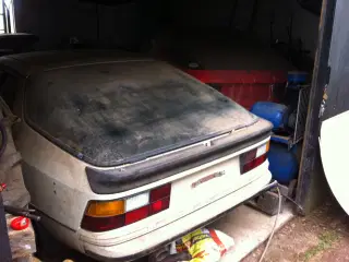 Ladefund: 2 stk. Porsche 924 Årg. 1977 + 1980