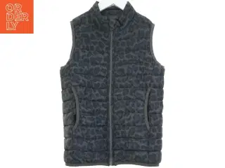 Vest fra Bakito (str. 140 cm)