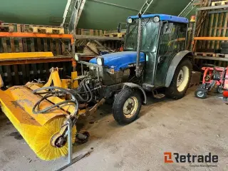 New Holland TN 65 med FM hydraulisk kost.