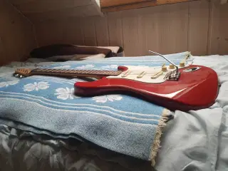 Elguitar, Falcon Rød strat