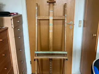 Robust staffeli med skammel sælges