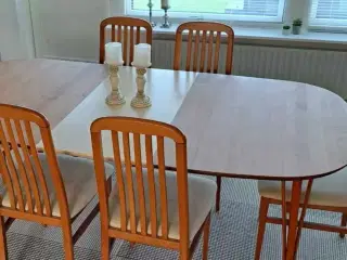 Spisebord med 6 stole