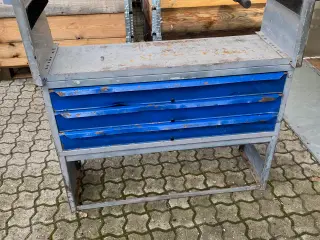 Varebilsindretnings reol